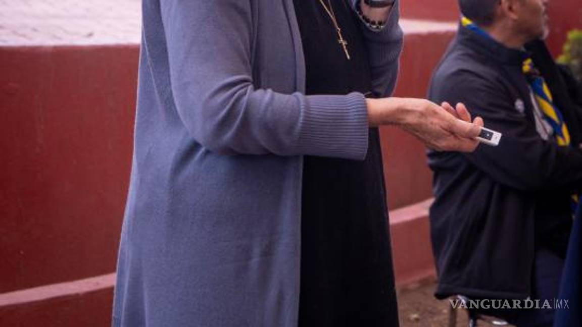 $!Rita Fishburn, hija de Rose Mary Carolyn, ofreció una semblanza de su madre y relató los orígenes del CER como un proyecto de vocación social y educativa.