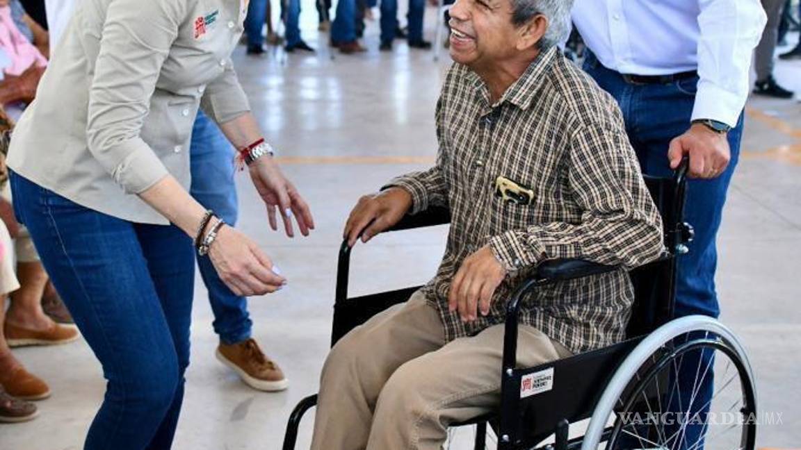 Alcalde Román Cepeda lleva brigada de servicios a la colonia Obispado de Torreón