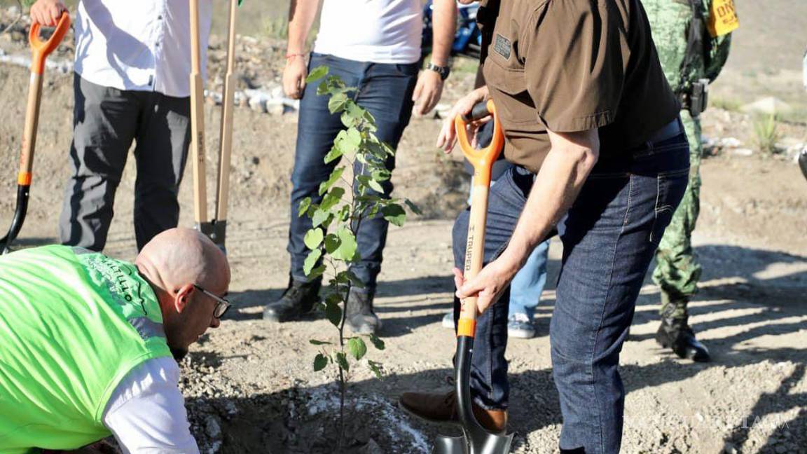 $!El alcalde José María Fraustro Siller lanzó un exhorto a la ciudadanía para emprender acciones en favor del medio ambiente.