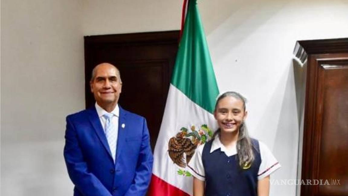 $!Sofía Arisbe Martínez Martínez del Instituto Andrés Osuna, juramentó como alcaldesa por un día durante la ceremonia del Cabildo Infantil.