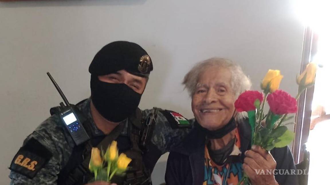 $!Personal de seguridad interactuó con automovilistas, estudiantes y familias en diversos puntos de Saltillo, promoviendo la confianza ciudadana.