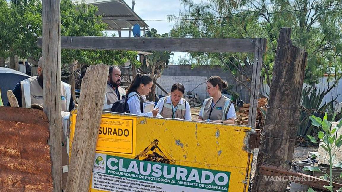 $!Autoridades inspeccionan recicladoras ubicadas sobre la carretera Saltillo-Torreón, donde se detectaron irregularidades.