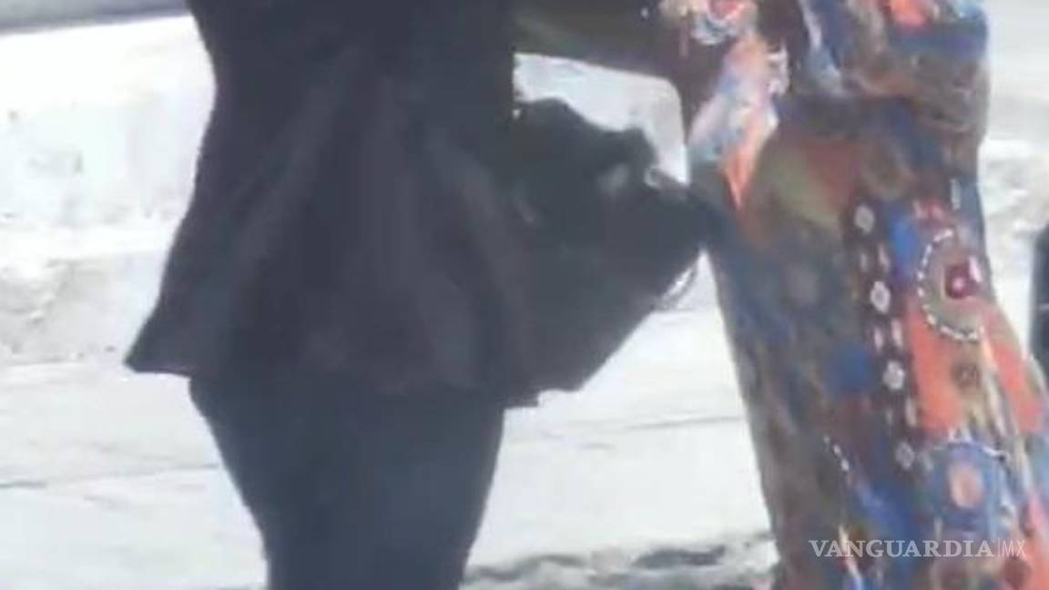 $!La mujer se negó a pagar, porque asegura que no tiene dinero.