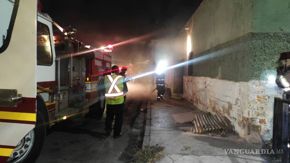 Incendio consume vivienda de adulto mayor en el Centro de Saltillo