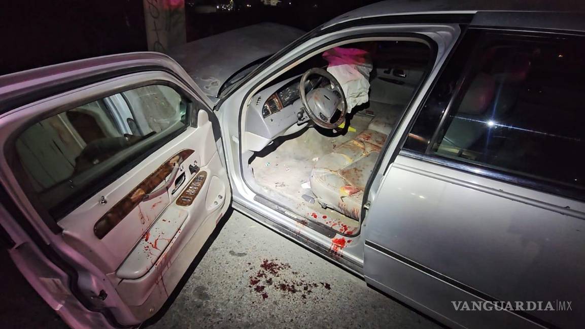 Hombre en estado de ebriedad choca, se pone violento y lo detienen, en Saltillo