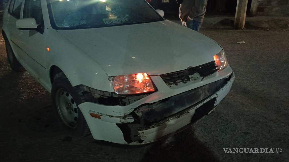 $!Elementos de Policía y Tránsito aseguraron la zona tras el percance vial.