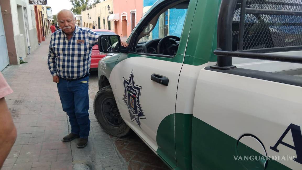 $!El vehículo afectado fue trasladado a los patios de Seguridad Pública junto con la unidad municipal.