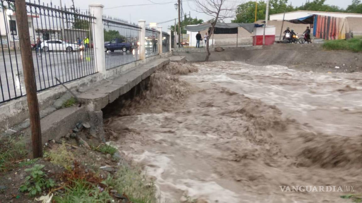 $!La lluvia provocó escurrimientos en varios arroyos al sur de Parras.