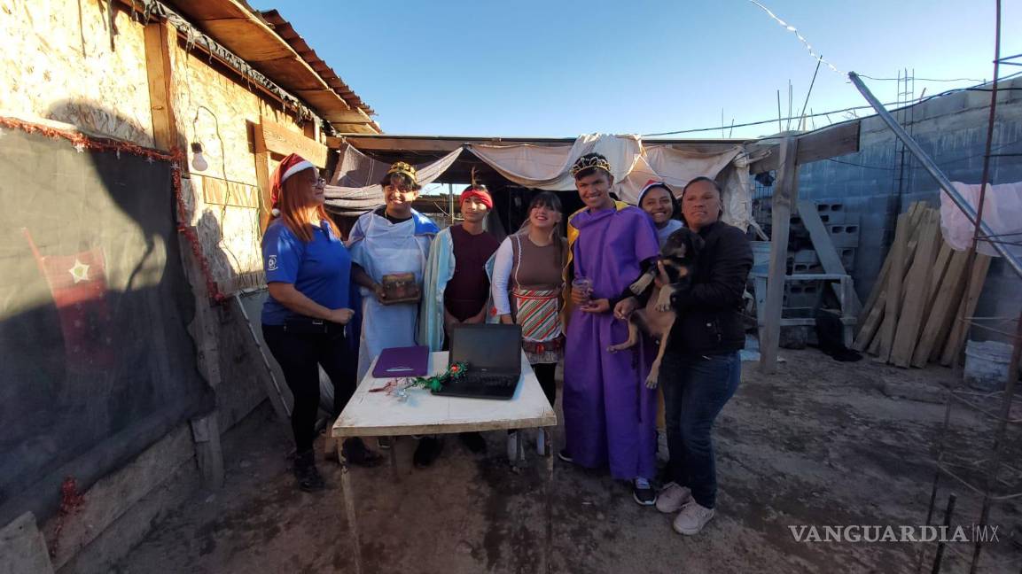 Fundación saltillense regala computadoras, para que niños no dejen la escuela
