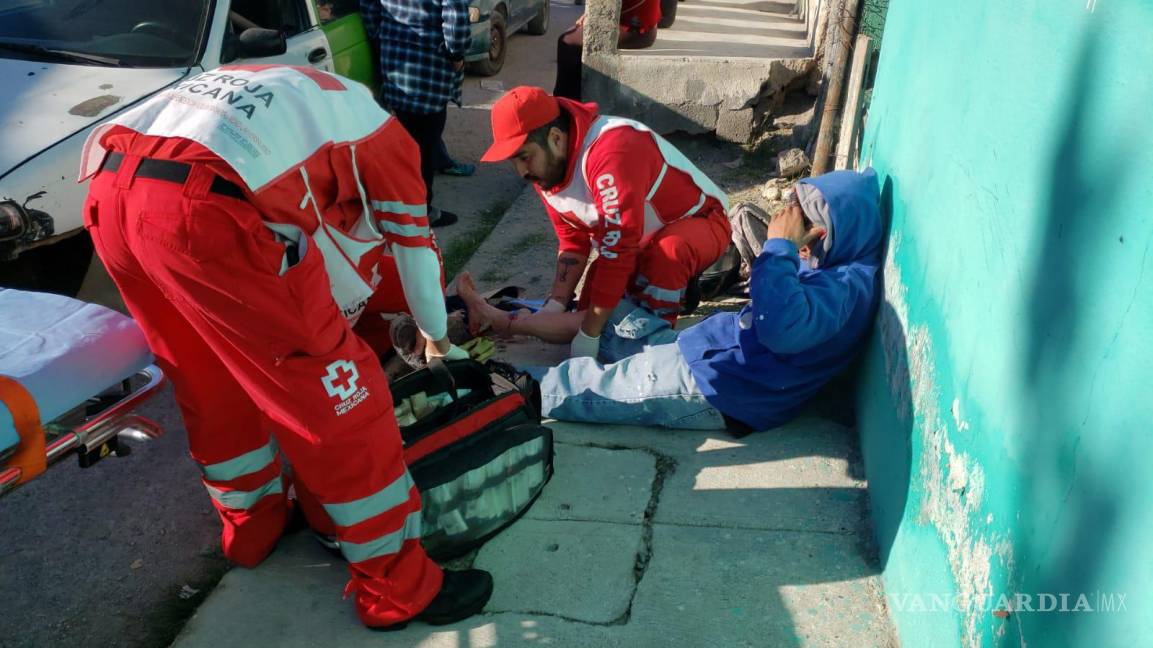 $!La intersección de las calles Felipe Ángeles y Salvador Allende, donde una motocicleta colisionó con un automóvil, dejando a un joven herido.