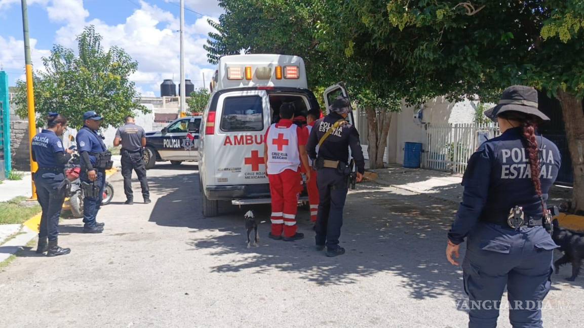 $!Elementos de la Policía Municipal recabaron datos en el domicilio donde ocurrió el intento de suicidio.