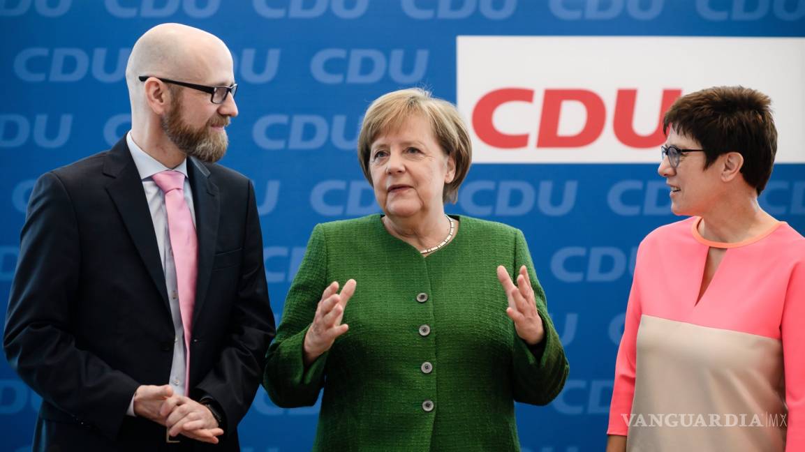 $!Merkel a Annegret Kramp-Karrembauer como nueva secretaria general de la CDU