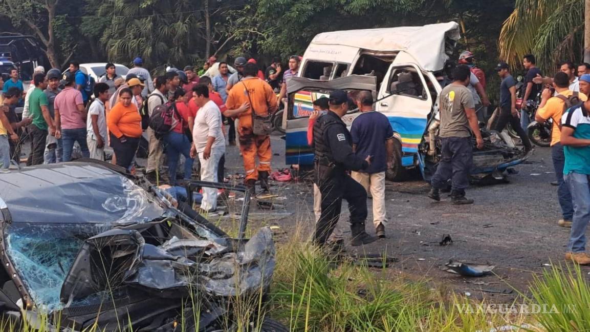 $!Doce muertos deja fuerte accidente carretero en Tabasco