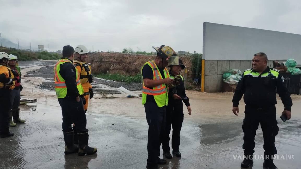 $!La intensidad del aguacero activó los protocolos de auxilio y vigilancia por parte de corporaciones de seguridad y protección civil.