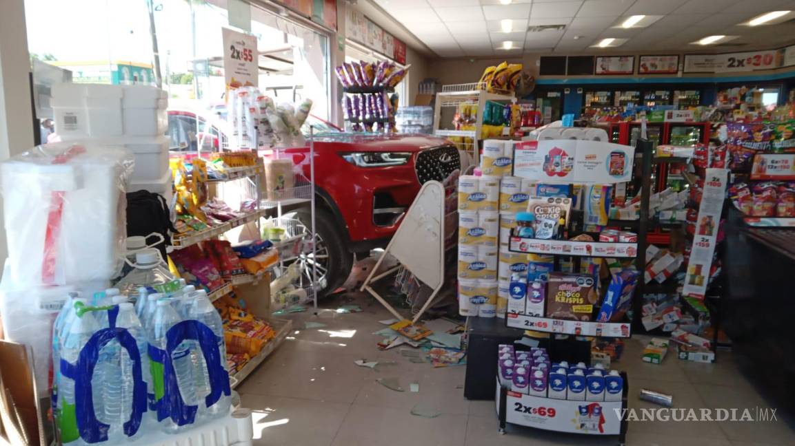 $!El percance ocurrió en el cruce de 16 de Septiembre y Aldama; el responsable fue trasladado por elementos de Tránsito.