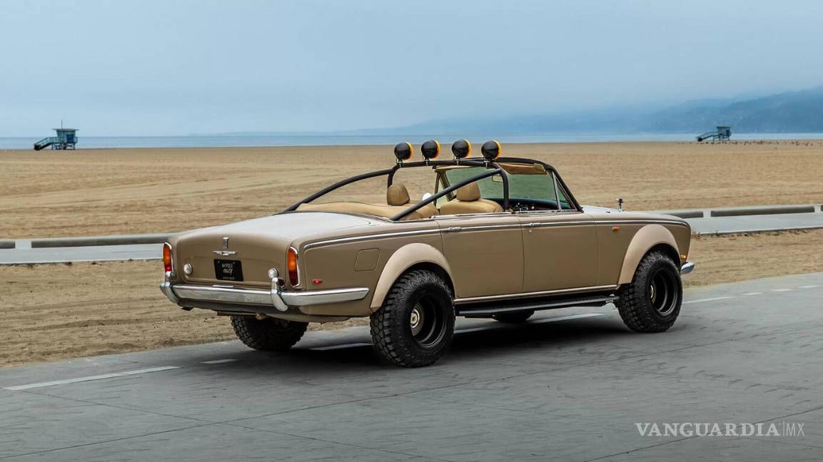 $!El Rolls-Royce Silver Shadow de Bad Bunny destaca por su estética clásica reinterpretada: un sedán británico de lujo transformado para un uso poco convencional, que combina elegancia histórica con una personalidad disruptiva, acorde al estilo del artista puertorriqueño.