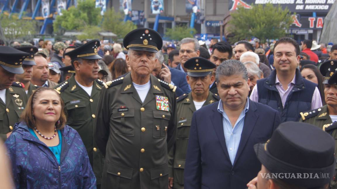 $!Salvador Cienfuegos considera positivo que el ejército continúe en las calles