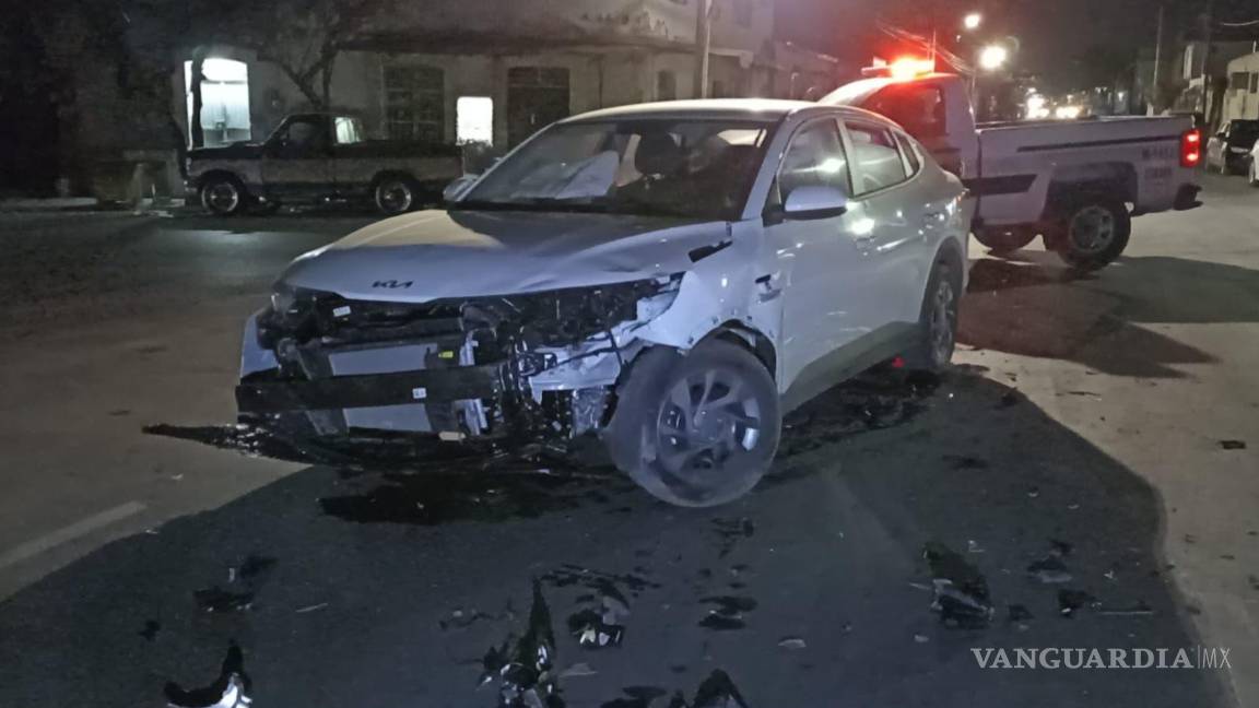 Ignora alto y provoca choque múltiple en el centro de Saltillo