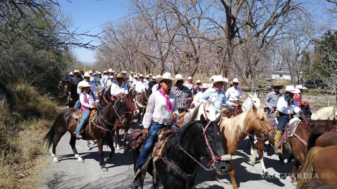 Cabalgata conmemora 427 años de historia en Parras de la Fuente