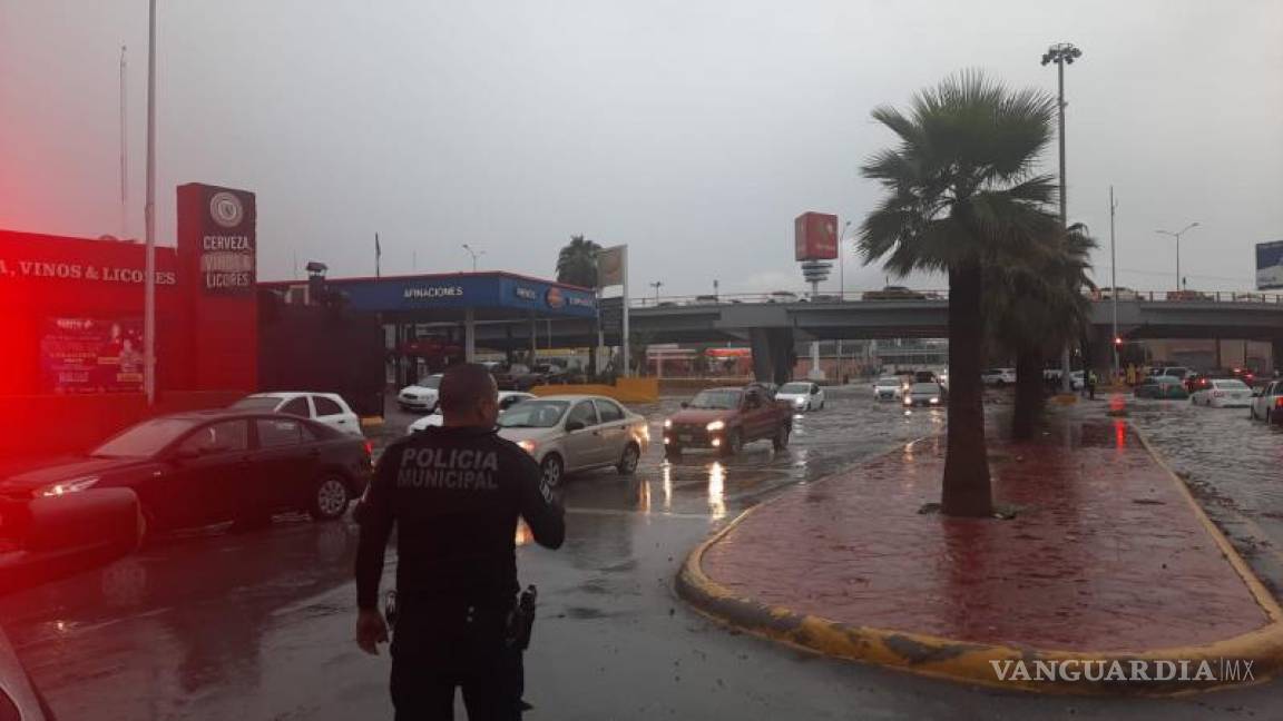 Lluvia mañanera causa estragos e inundaciones en Torreón