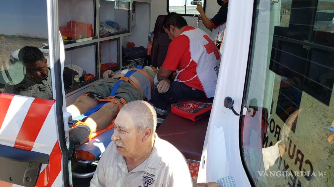 $!Los lesionados fueron trasladados por elementos de Cruz Roja al centro de salud para su valoración médica