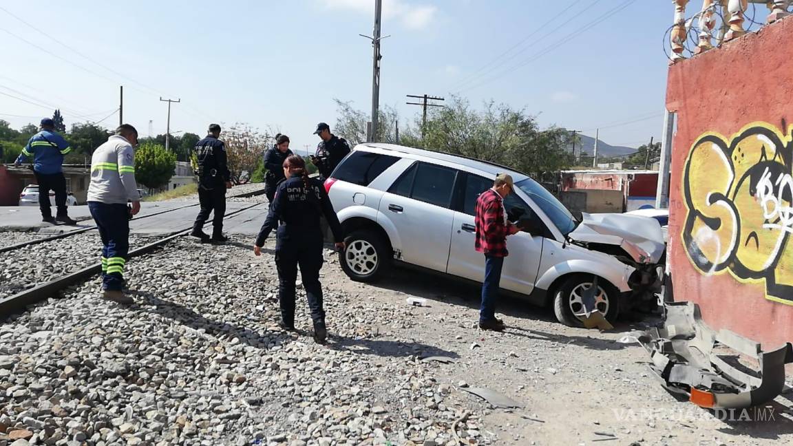 Se dirige al super y tren lo proyecta contra barda al poniente de Saltillo