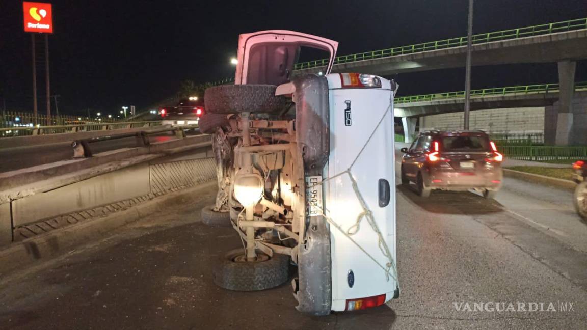 $!Elementos de la Cruz Roja acudieron al sitio para la valoración del sujeto.