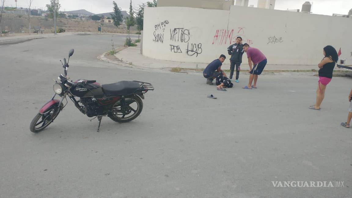 Perro persigue a motociclista y la tumba, en Ramos Arizpe