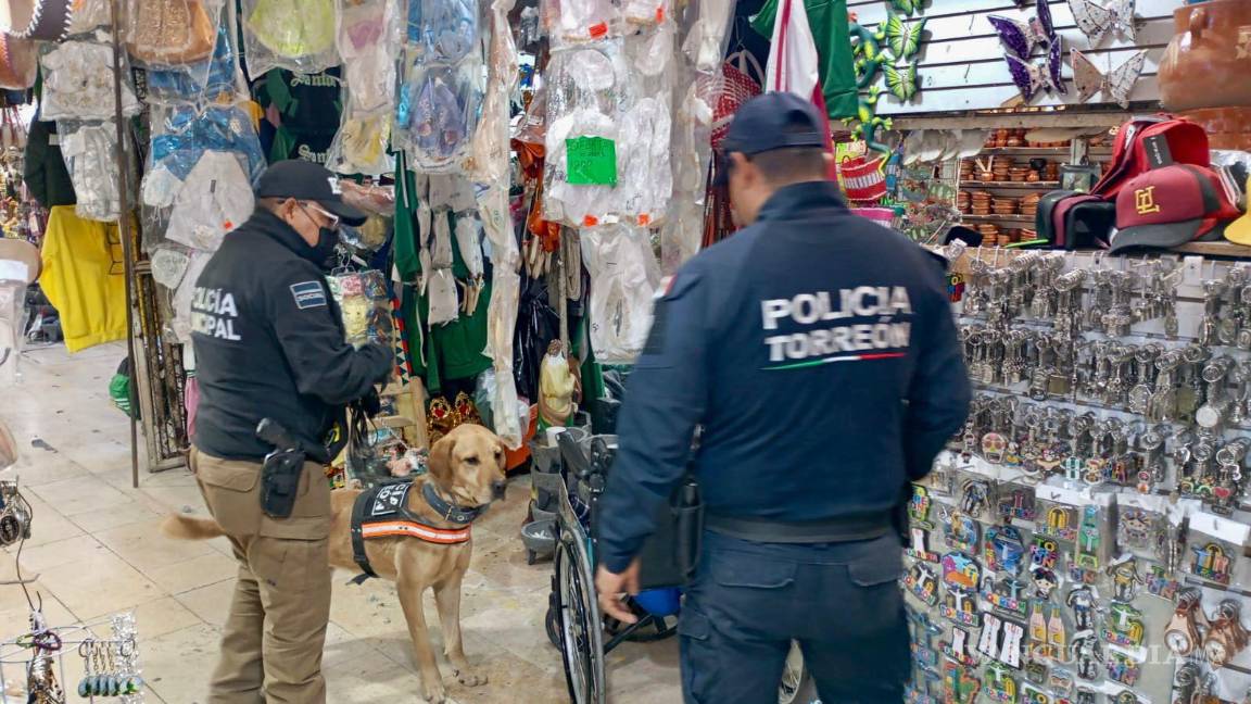 Encuentra droga en el mercado Alianza de Torreón la Unidad Canina K-9 de la policía