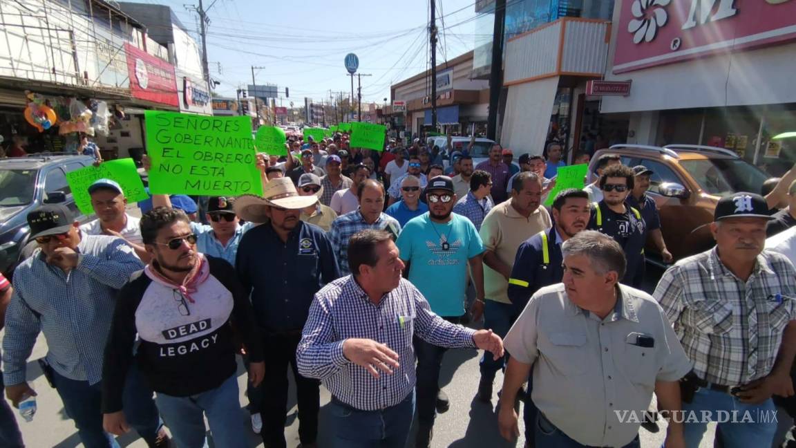Toman obreros de AHMSA Monclova, exigen pago de ahorro y salarios