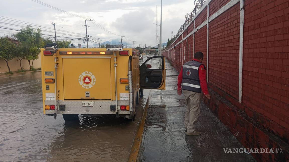 Saltillo: Reportan ‘sustancia aceitosa’ en agua tras chubasco; exigen a Pemex dar la cara (videos)