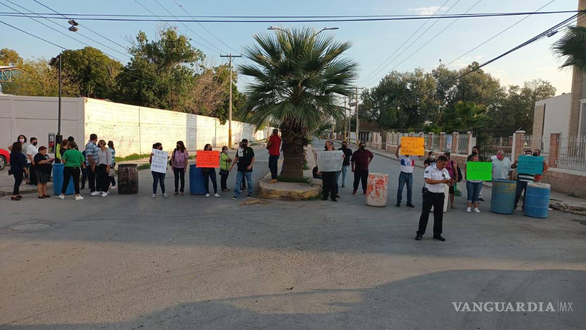 Bloqueo de maestros en Torreón genera caos vial; lo volverán a hacer