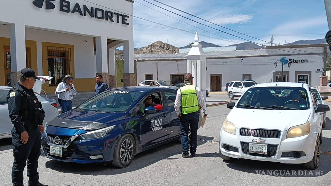 $!La Policía Civil de Coahuila participó activamente en el operativo contra los taxis ilegales en Saltillo, con el apoyo del personal de transporte del Estado.