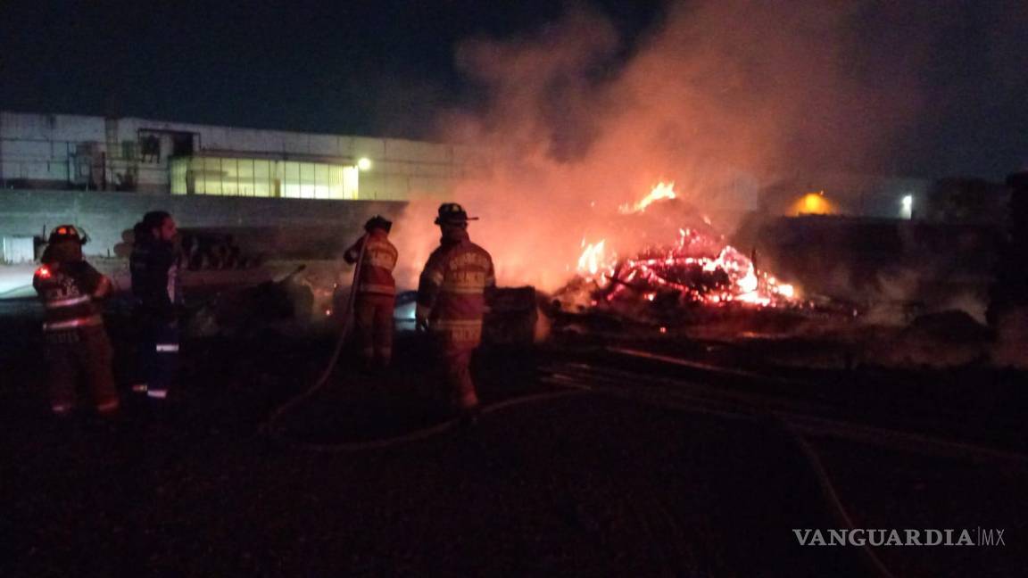 Moviliza incendio en empresa en Nuevo León