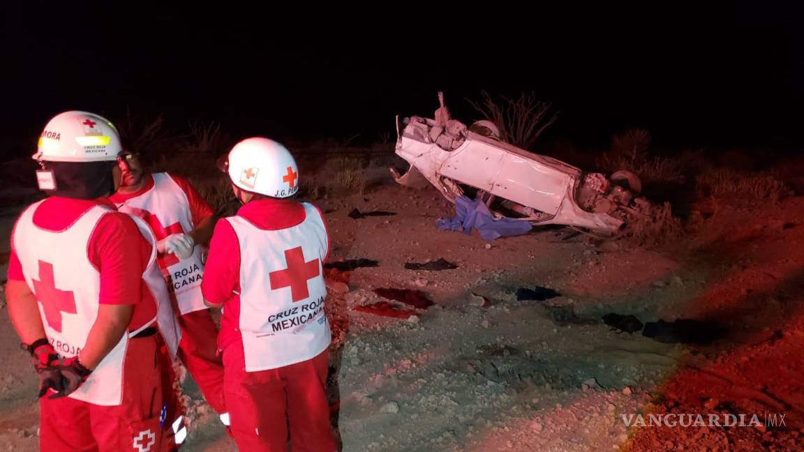 Fatal volcadura deja persona sin vida; hombre muere aplastado por su vehículo en la carretera Torreón-Saltillo