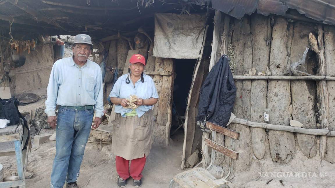 Pareja de abuelitos vive en el abandono; piden apoyo a las autoridades de Parras