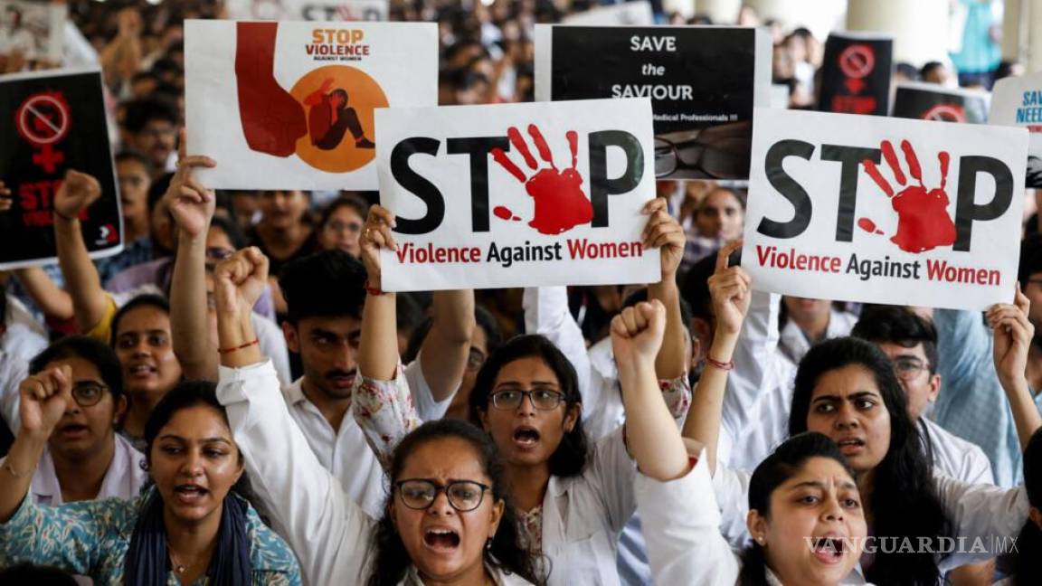 Siguen protestas en la India por violación y asesinato de una médica