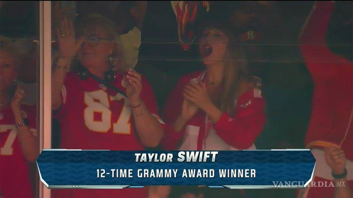 $!Swift se dio cita en el palco de los Chiefs para ver a Kelce jugar ante los Bears.