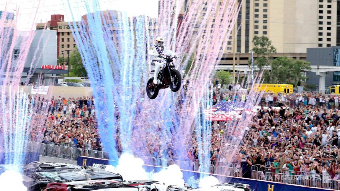 $!¡Impresionante! Travis Pastrana bate tres récords del legendario motociclista Evel Knievel
