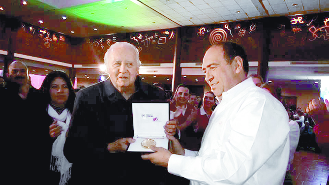 $!Reconocen la trayectoria de Arturo Berrueto González