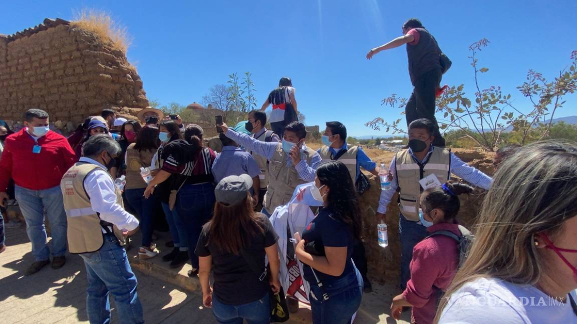 Se manifiestan en Guerrero durante visita de AMLO