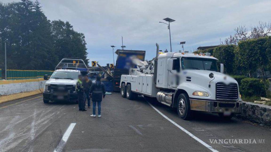 A escasas horas de Navidad, carretera México-Cuernavaca fue afectada por volcadura de tráiler