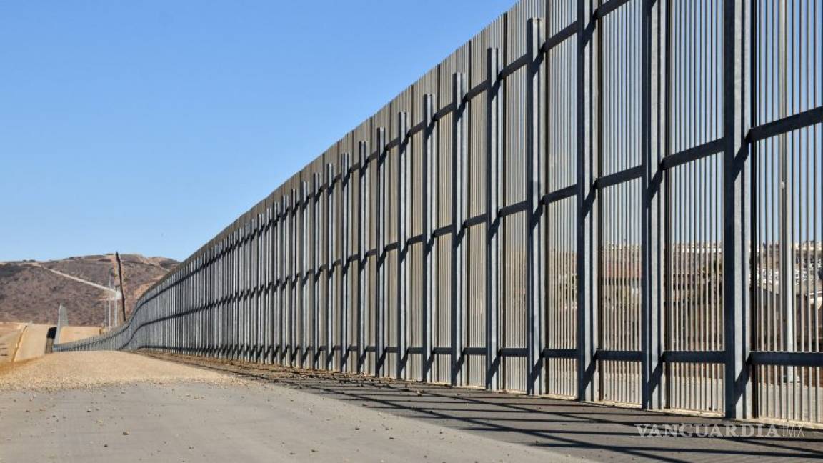 Muro fronterizo podría ser de acero, plantea Donald Trump
