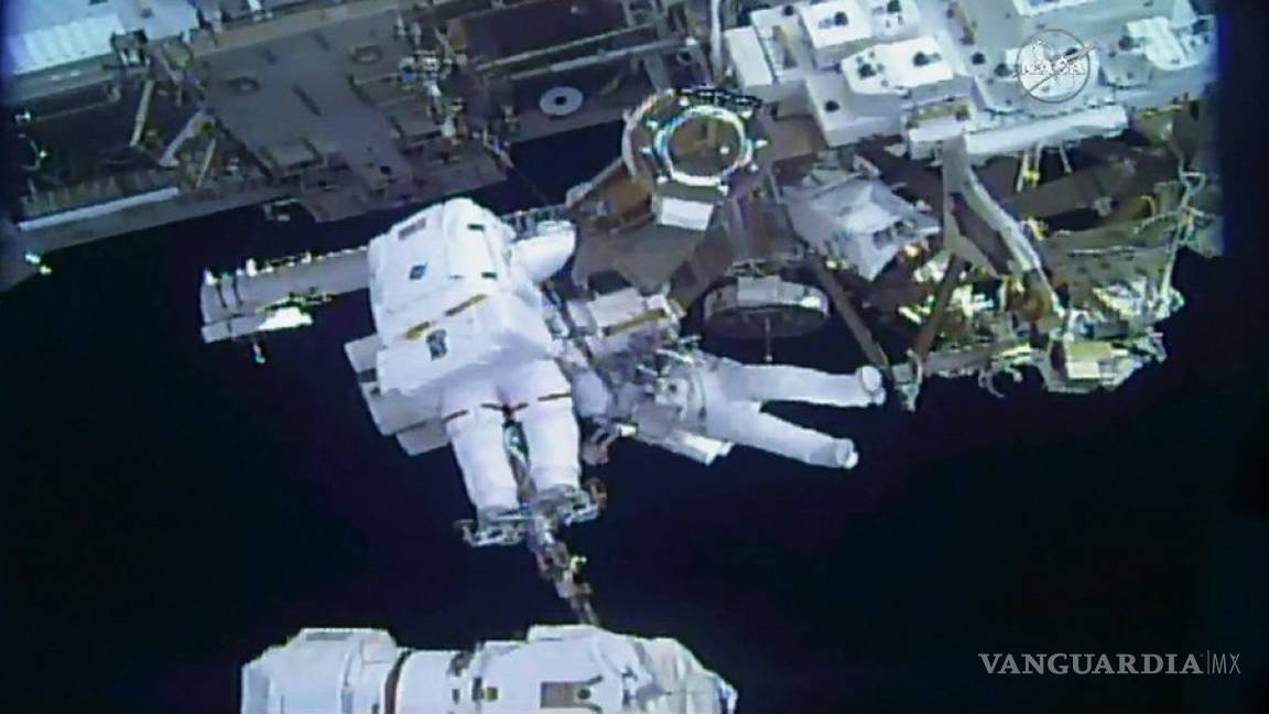 Concluyen astronautas reparación del brazo robot de la EEI