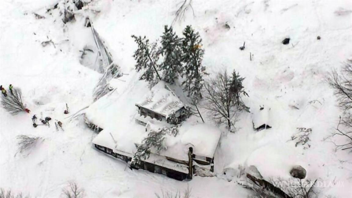 Buscan a los huéspedes de un hotel sepultado por avalancha en Italia