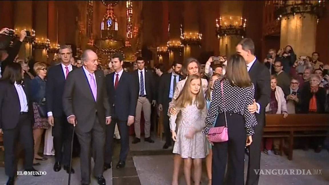 $!La Reina Letizia y Doña Sofía se agarran del chongo en plena iglesia