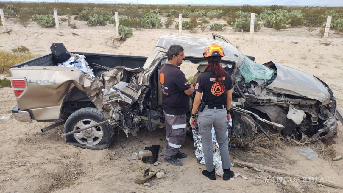 Camioneta con placas de Coahuila, participa en percance sobre carretera a Monclova