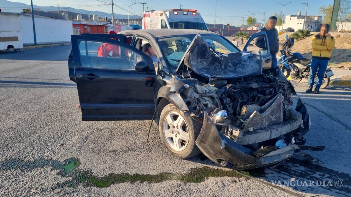 Joven provoca choque frontal al invadir carril en Ramos Arizpe; presuntamente ebrio