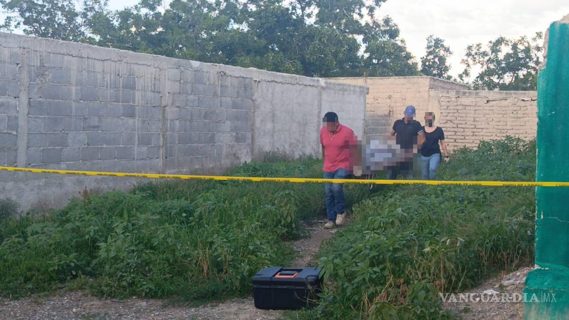 Encuentra a su tío sin vida y desnudo en un predio de Parras