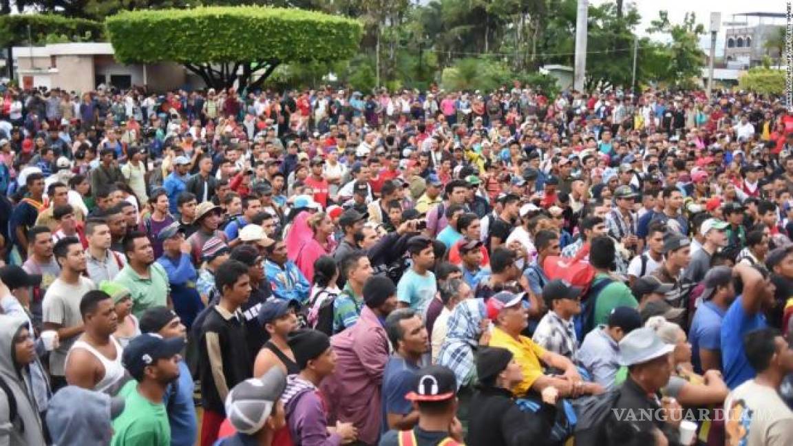 Caravana de 4 mil 500 migrantes ingresa a territorio mexicano; inician trámites de visa humanitaria en el INM
